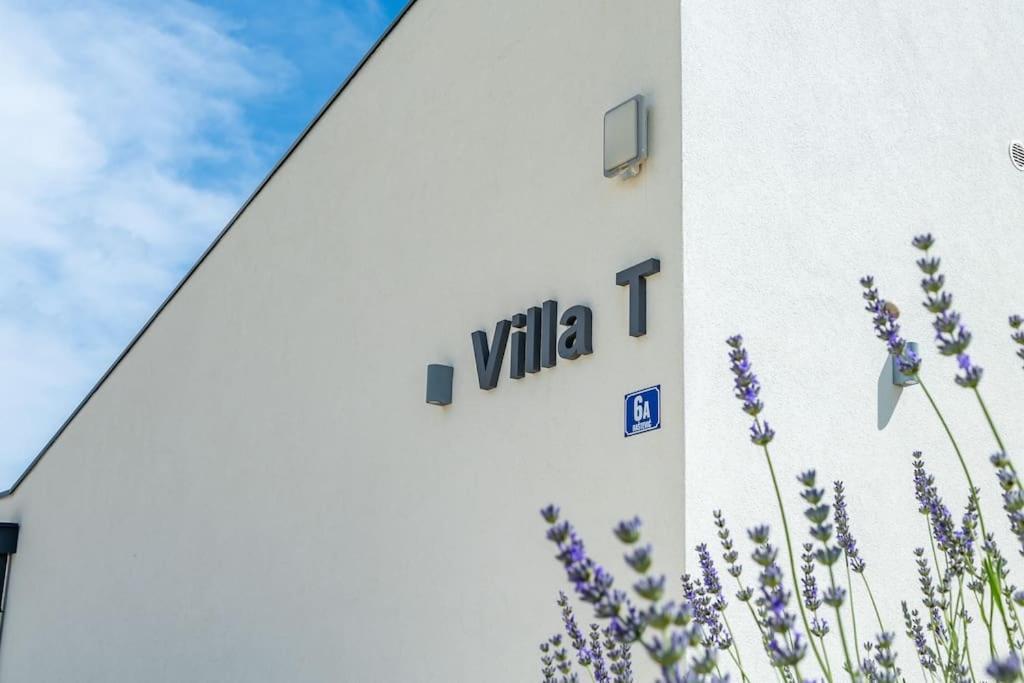 Villa T, Spacious With Heated Pool, Hot Tub & Sauna Rastevic Екстериор снимка