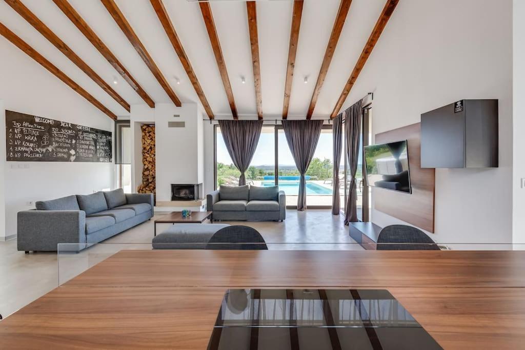 Villa T, Spacious With Heated Pool, Hot Tub & Sauna Rastevic Екстериор снимка