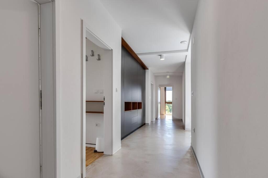 Villa T, Spacious With Heated Pool, Hot Tub & Sauna Rastevic Екстериор снимка
