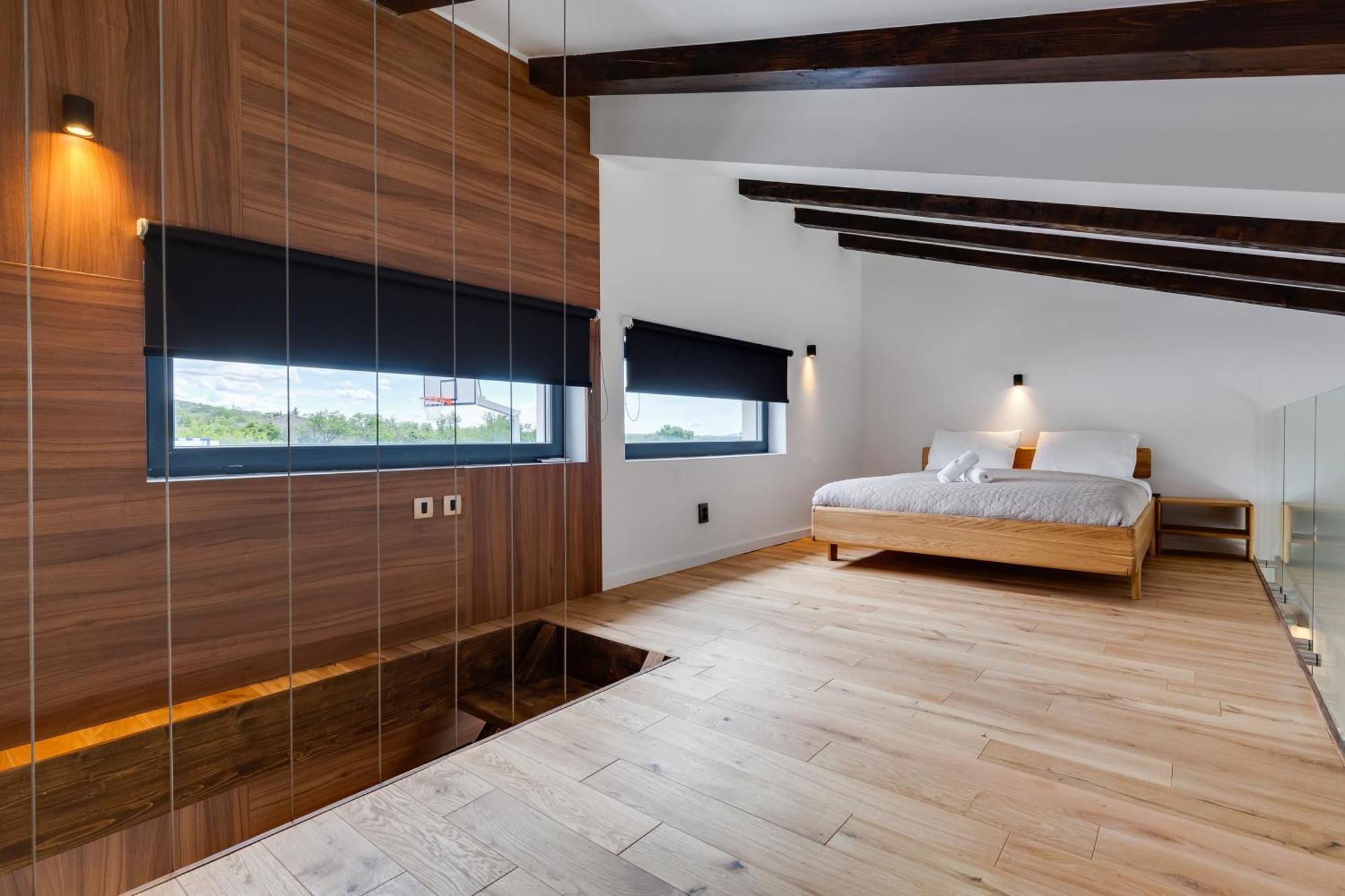 Villa T, Spacious With Heated Pool, Hot Tub & Sauna Rastevic Екстериор снимка